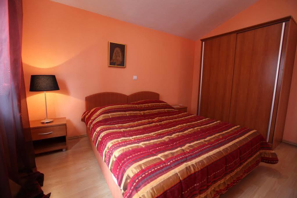 Apartments Salona Traù Esterno foto